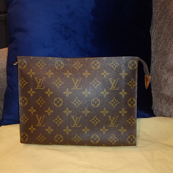 Louis Vuitton Toiletry 26 - Picture 2 of 8